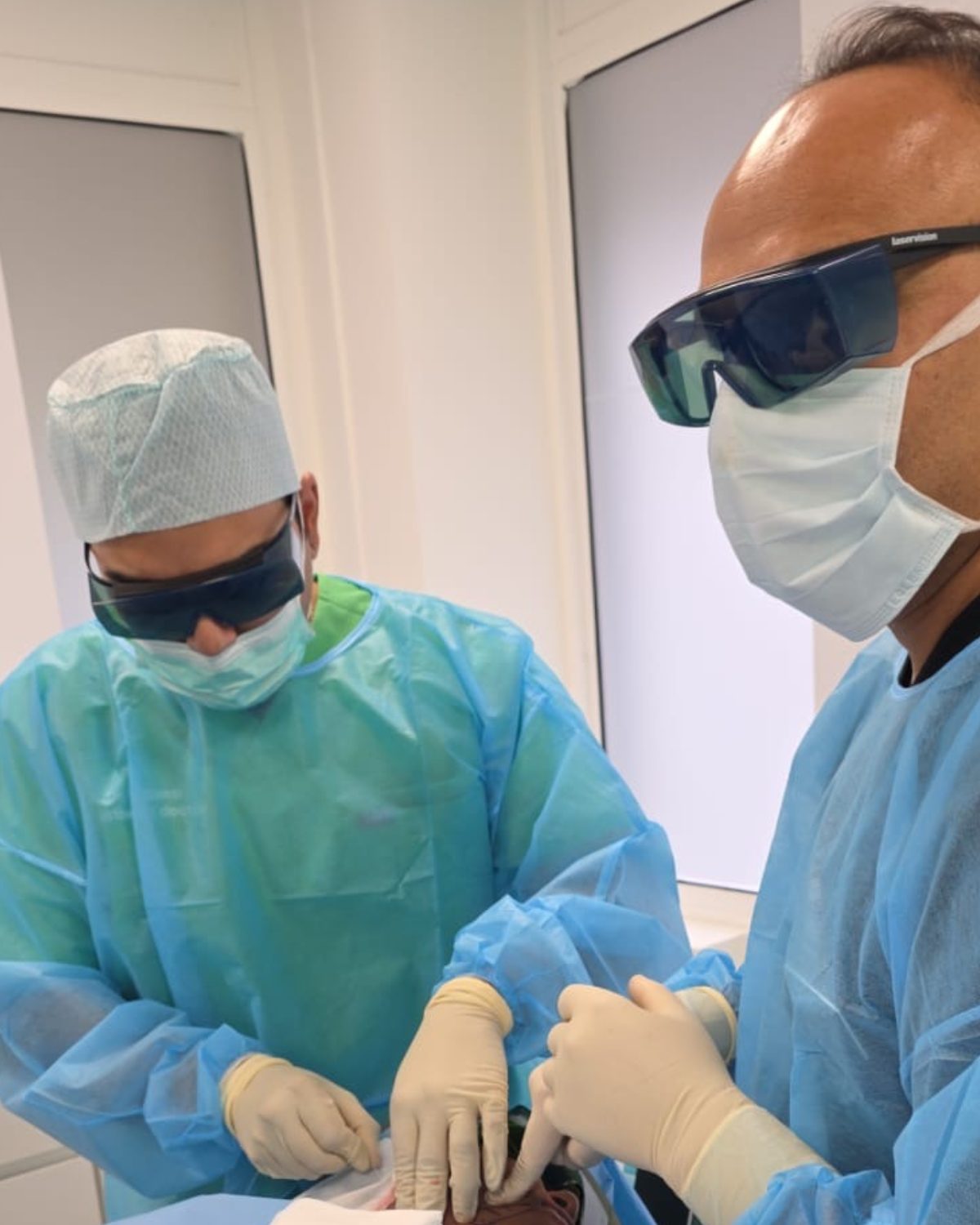 Dual wavelength subdermal skin tightening