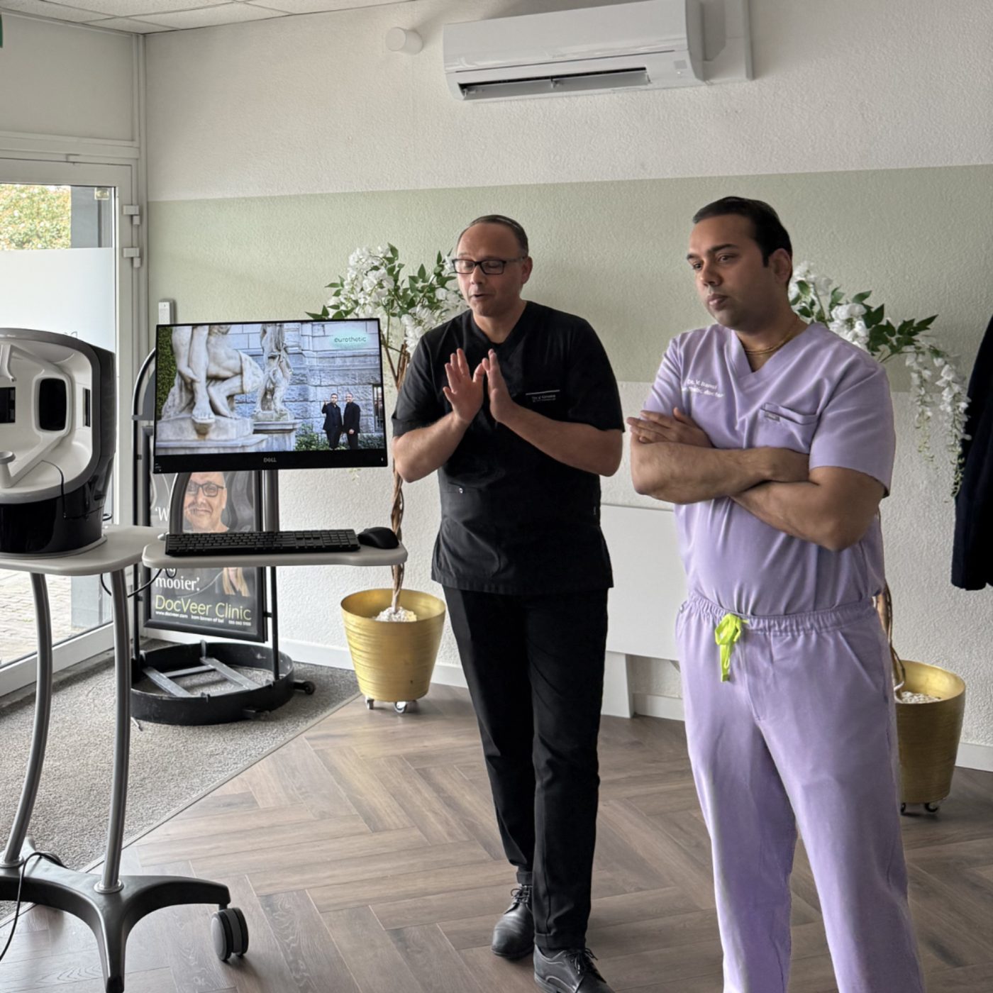 Explaning the basics of the subdermal skin tightening and laser induced lipolysis
